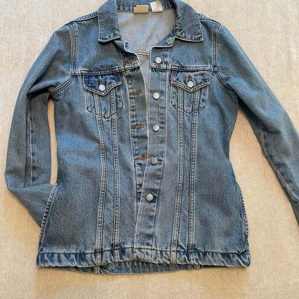 Levi's Red Tab Lightwash  Denim Fitted Trucker Jacket Sz6/S